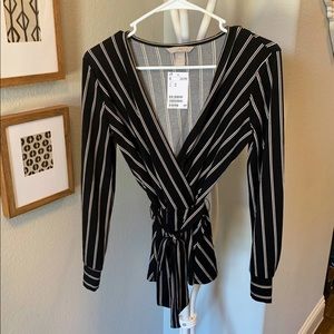 SOLD- NWT h&m dressy top size Xs